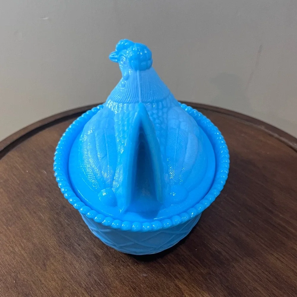 Vtg Westmoreland Blue Slag Glass Hen on Nest Covered Dish Basket Weave 5.5